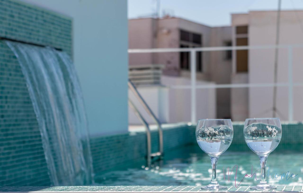 Vinos & Vinilos By H *