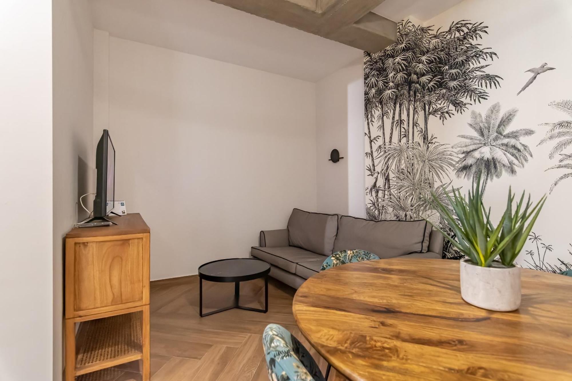 Vinos & Vinilos By H Apartament *